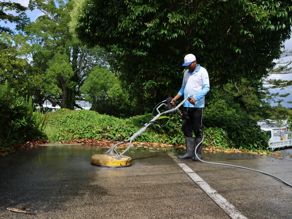 Best Driveways Cleaning Services in Hamilton - Sun softwash