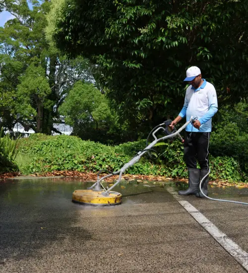 Driveway and concreate cleaning in hamilton